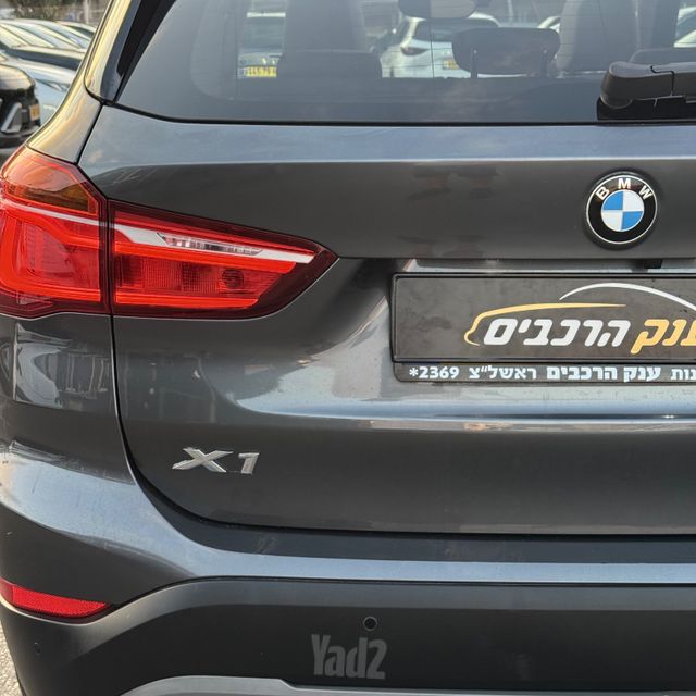 ב מ וו X1
