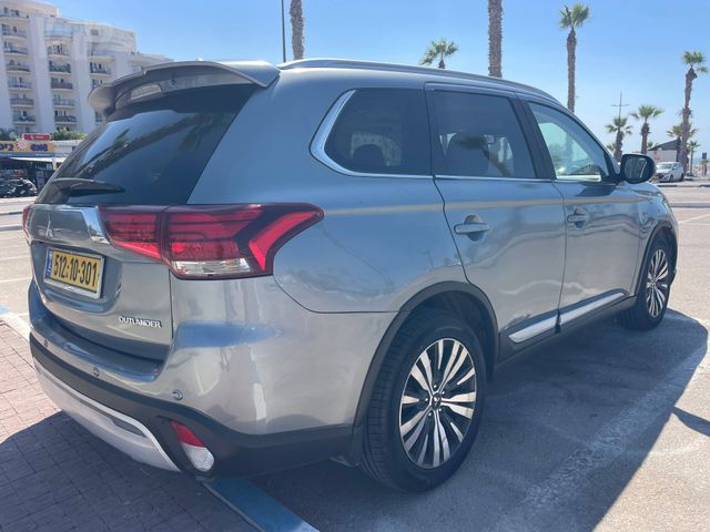 מיצובישי אאוטלנדר