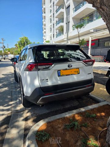 מודעת רכב טויוטה RAV4