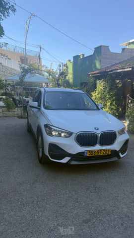ב מ וו X1