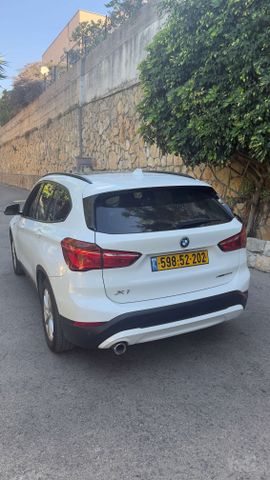 ב מ וו X1