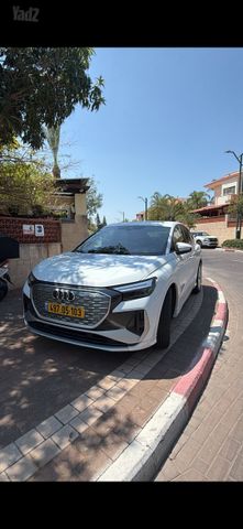 מודעת רכב אאודי Q4 e-tron