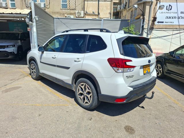 סובארו פורסטר