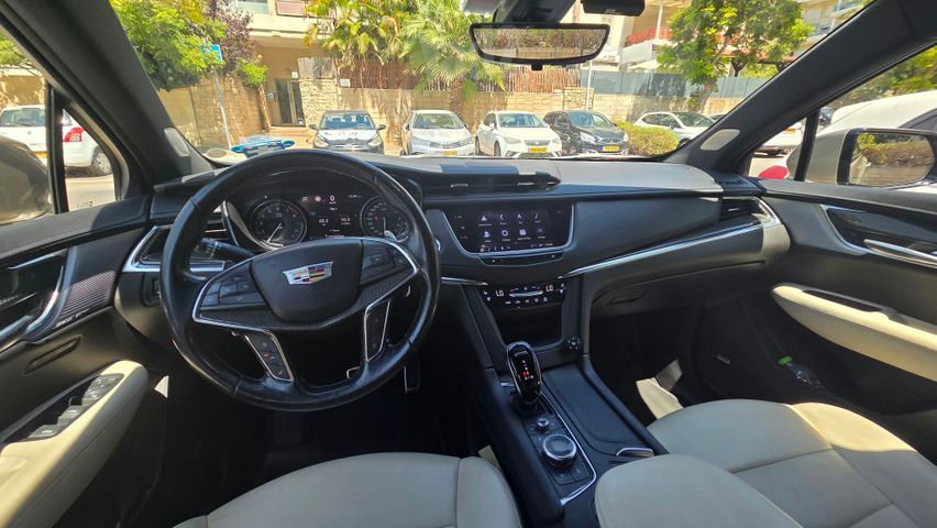 קאדילק XT5