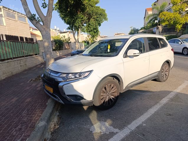 מיצובישי אאוטלנדר