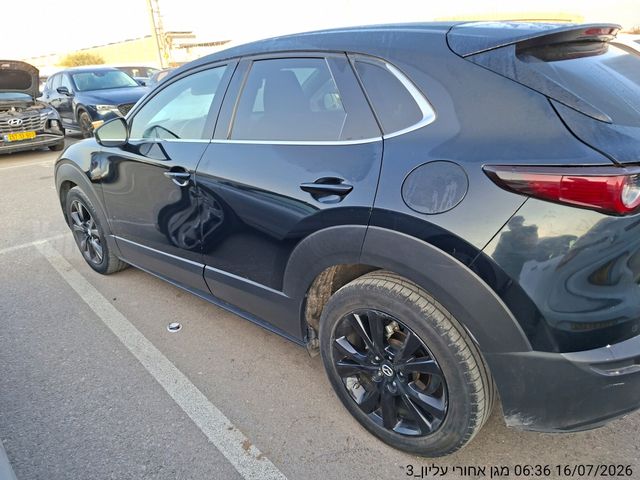 מודעת רכב מאזדה CX-30