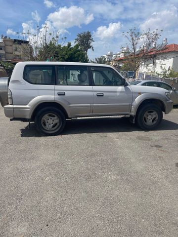 טויוטה לנד קרוזר