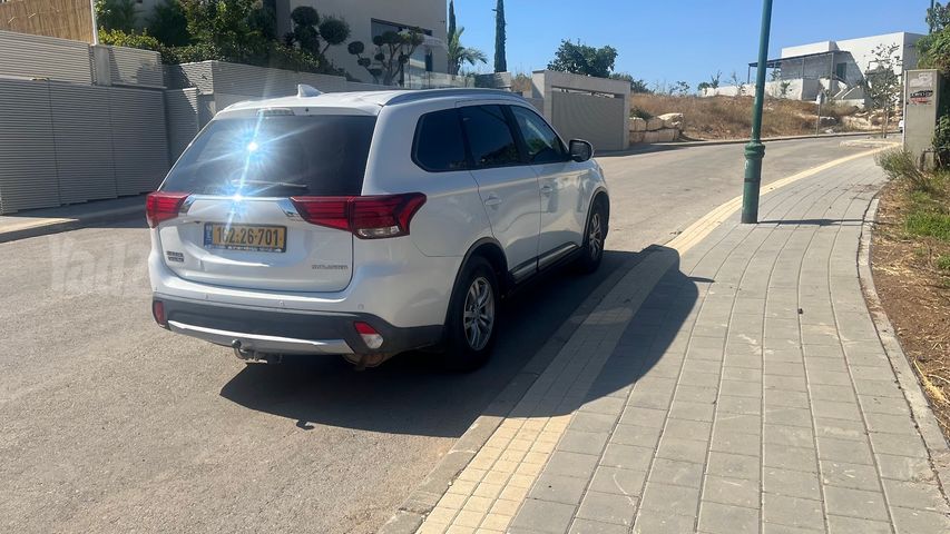 מיצובישי אאוטלנדר