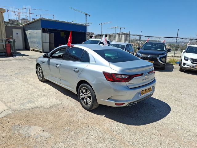 רנו מגאן