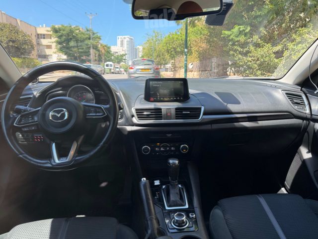 מאזדה 3