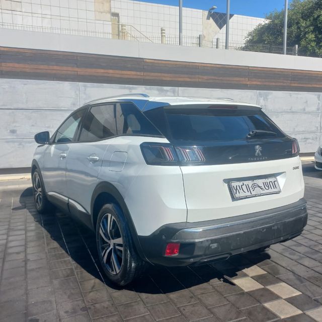 פיג'ו 3008