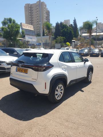 טויוטה יאריס קרוס