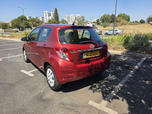 טויוטה יאריס