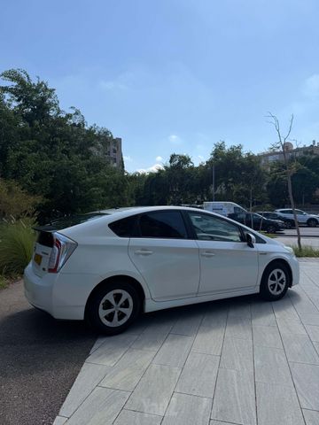 טויוטה פריוס