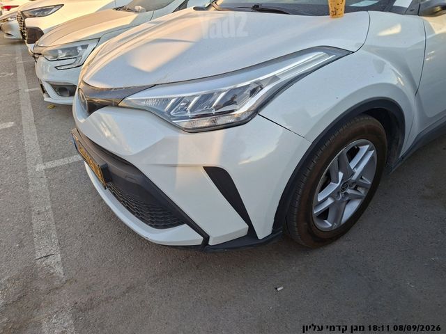מודעת רכב טויוטה C-HR