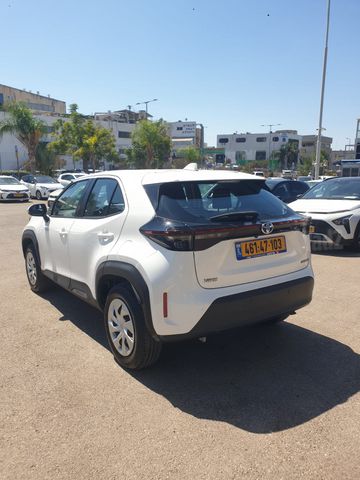 מודעת רכב טויוטה יאריס קרוס 2