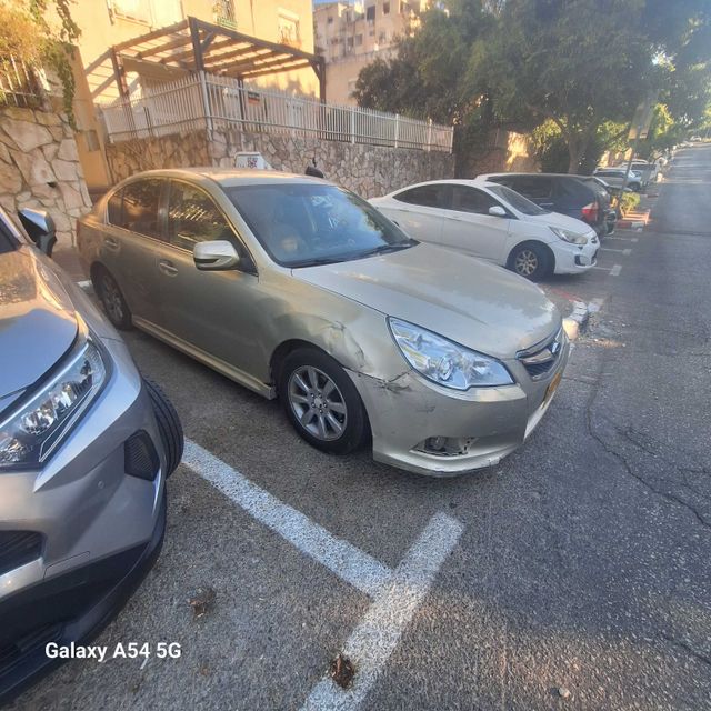 סובארו B4/לגאסי