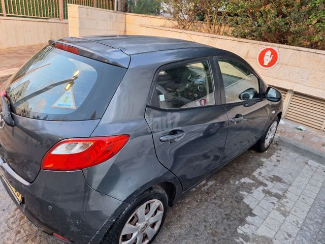 מודעת רכב מאזדה 2
