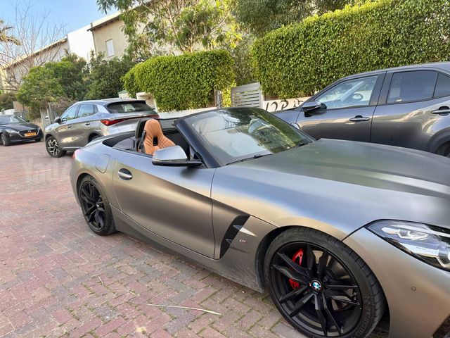ב מ וו Z4