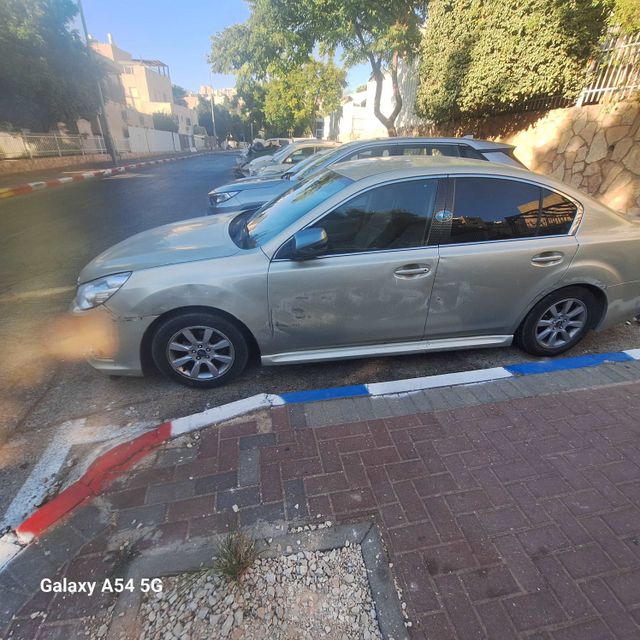 סובארו B4/לגאסי