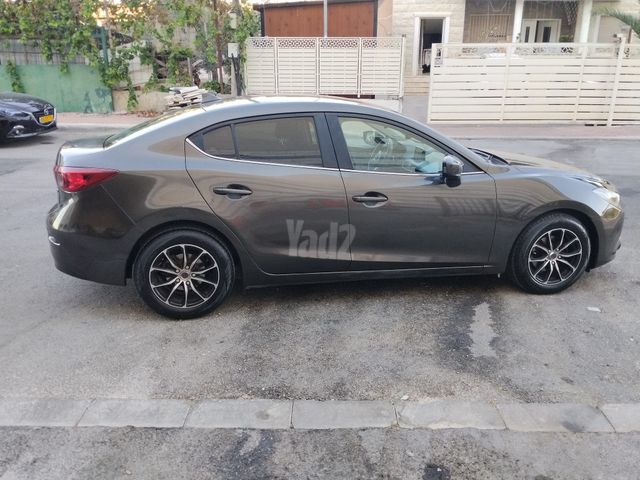 מאזדה 3