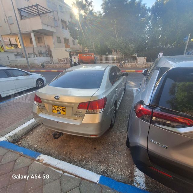 סובארו B4/לגאסי