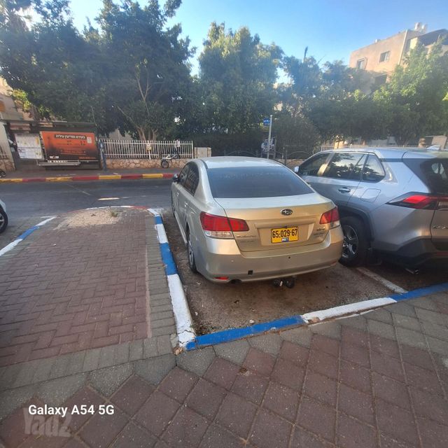 סובארו B4/לגאסי