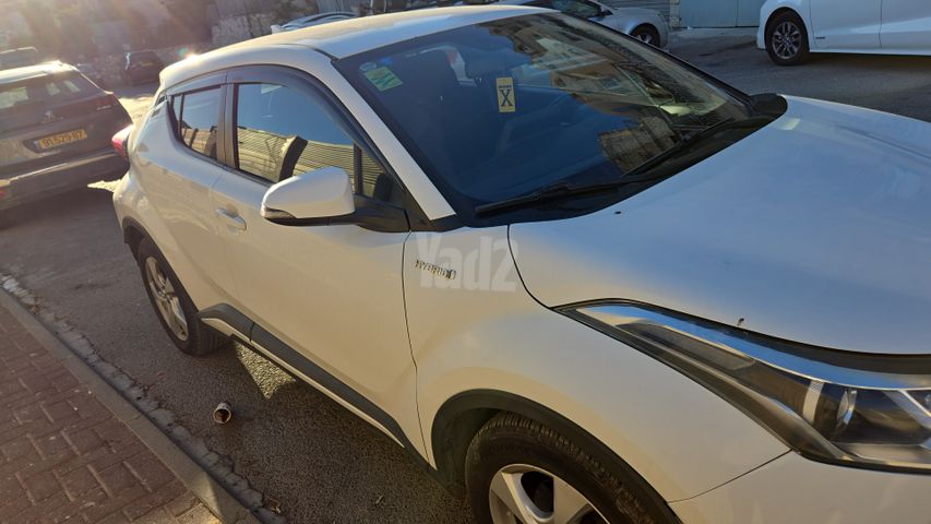 מודעת רכב טויוטה C-HR