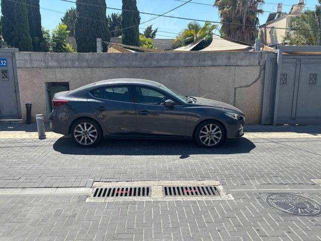 מאזדה 3
