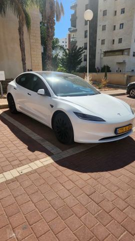 מודעת רכב טסלה מודל 3