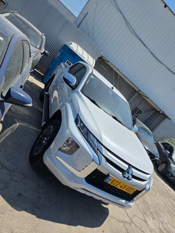 מיצובישי טרייטון / L200
