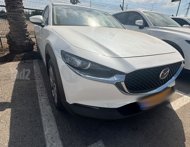 מודעת רכב מאזדה CX-30
