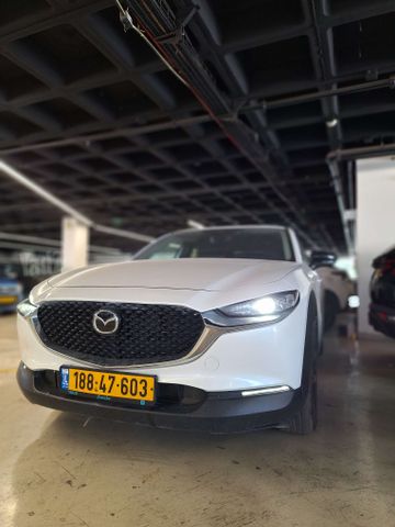 מודעת רכב מאזדה CX-30