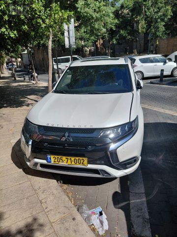 מיצובישי אאוטלנדר