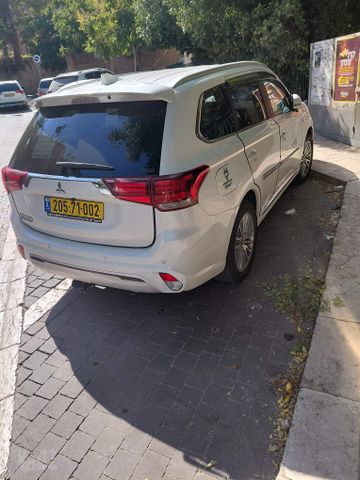 מיצובישי אאוטלנדר