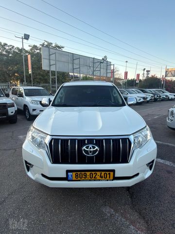 טויוטה לנד קרוזר