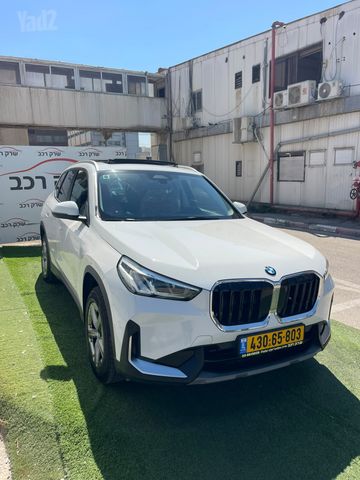 ב מ וו X1