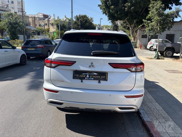 מיצובישי אאוטלנדר