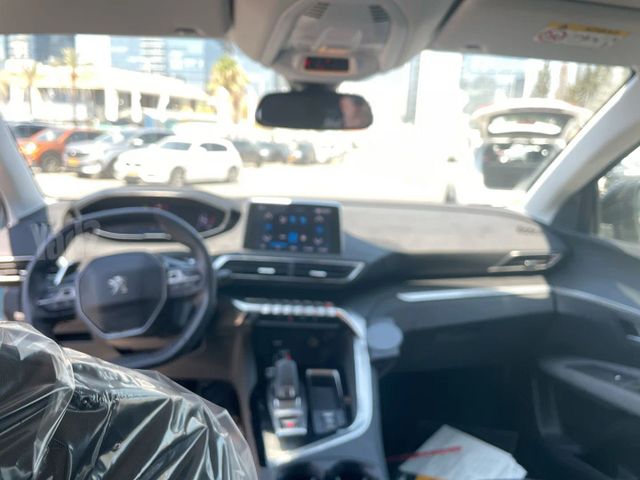 פיג'ו 3008