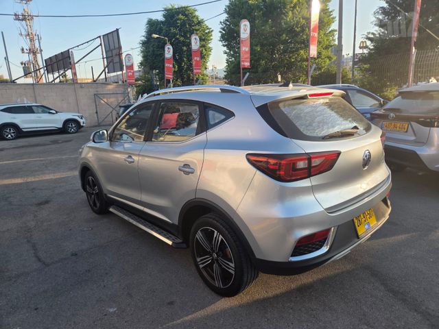 אם ג'י ZS