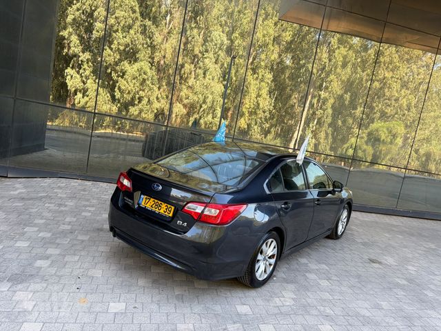 סובארו B4/לגאסי