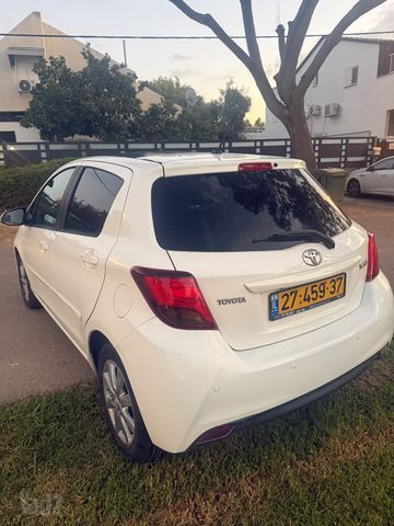 טויוטה יאריס