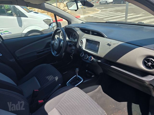 טויוטה יאריס