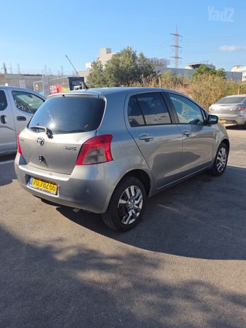 טויוטה יאריס