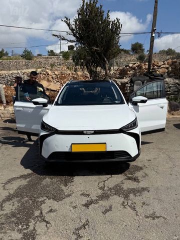 מודעת רכב ג׳ילי Geometry C