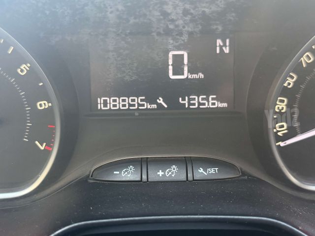פיג'ו 208