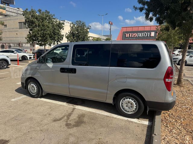 יונדאי H-1 / i800