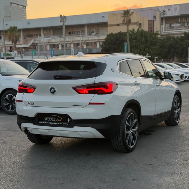 ב מ וו X2