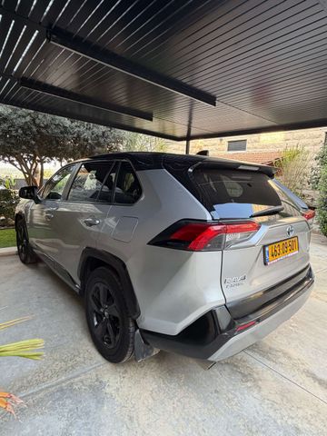 טויוטה RAV4