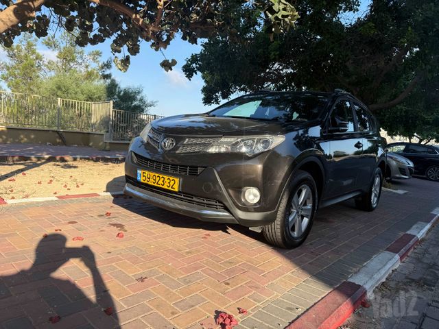 מודעת רכב טויוטה RAV4